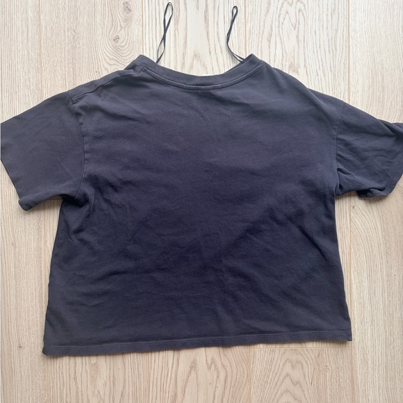 3/20$ H&M 90s Inspired Friends T-Shirt - Picture 5 of 7